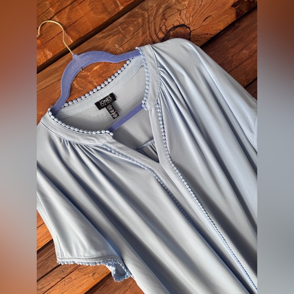 Jones New York size 2x Soft Blue Blouse with Trim - Picture 2 of 4